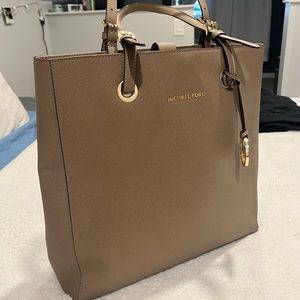 Micheal Kors Tote